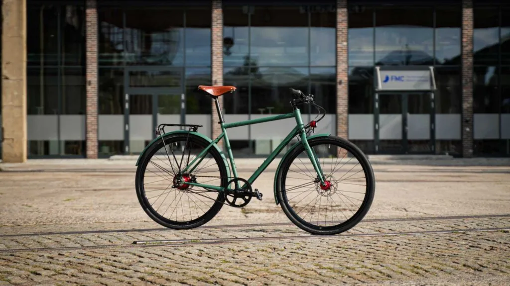 veloheld.alleyX: Pine green meets red – and causes a stir