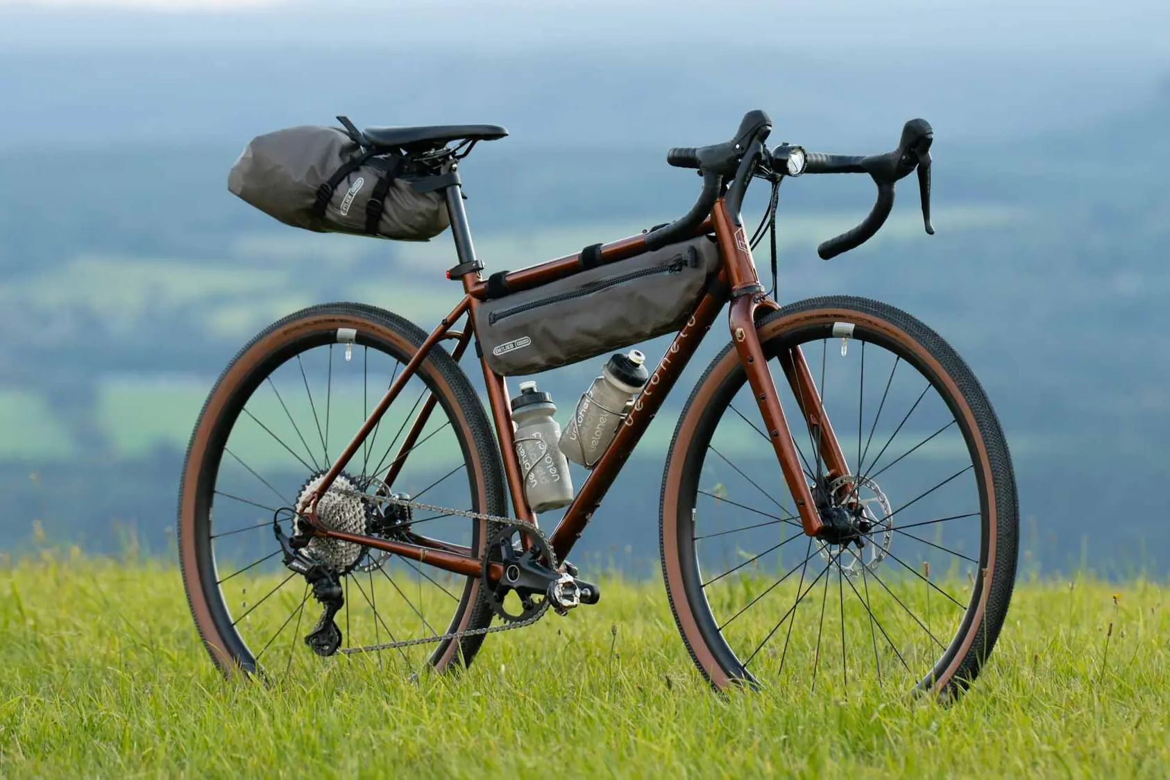 veloheld.iconX gravel bike with bikepacking bags