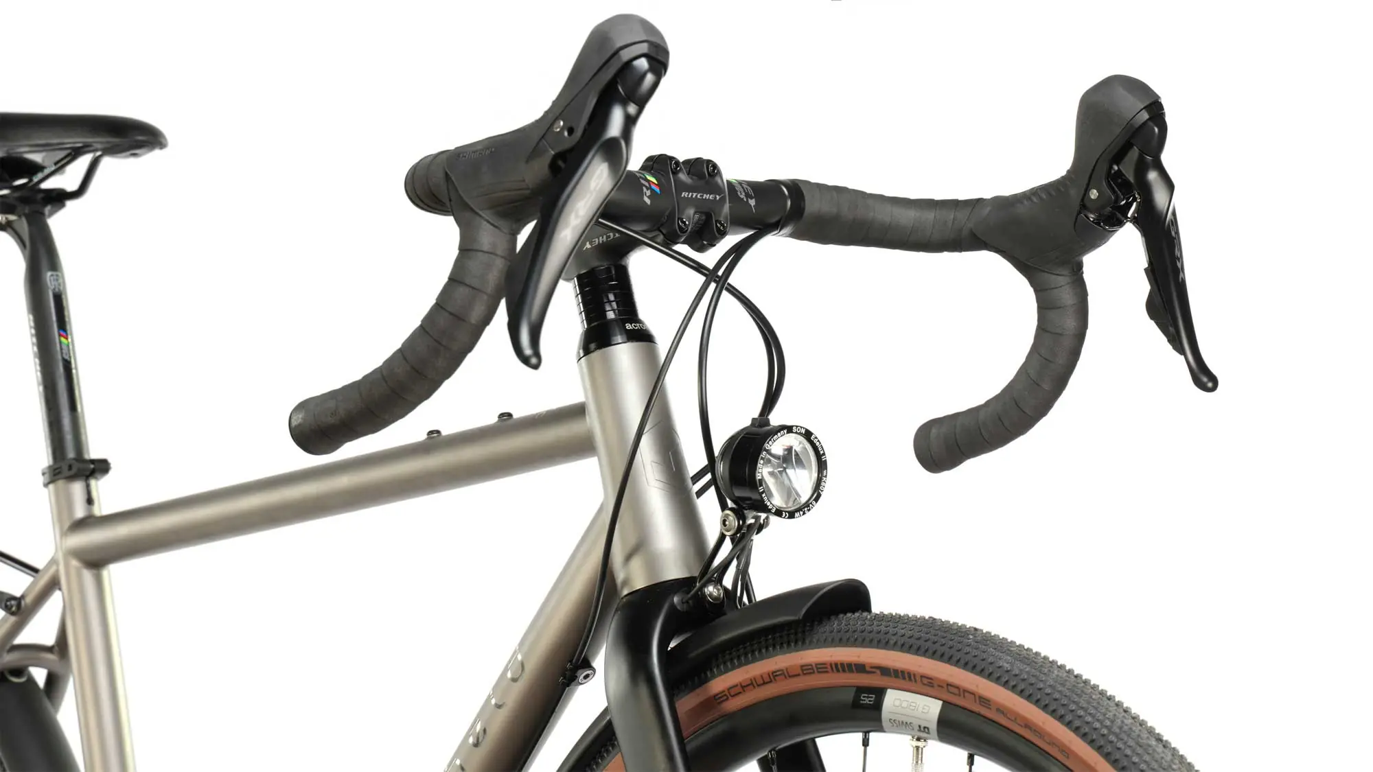 Ein graues veloheld.iconX Titan Tourist, ein Komplettrad mit Lenker und Lichtanlage 