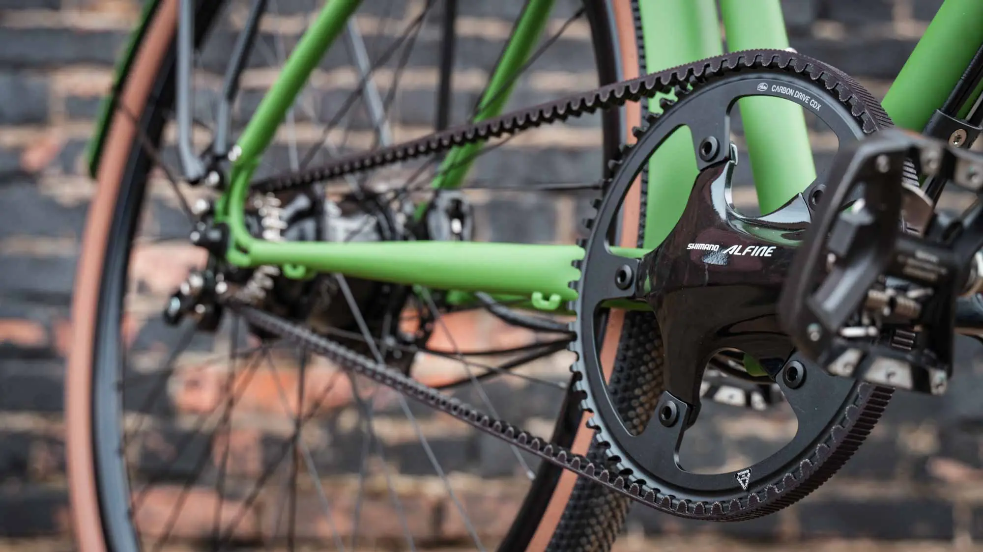 veloheld.alleyX Tourist in grass green, Gates belt drive and crank detail