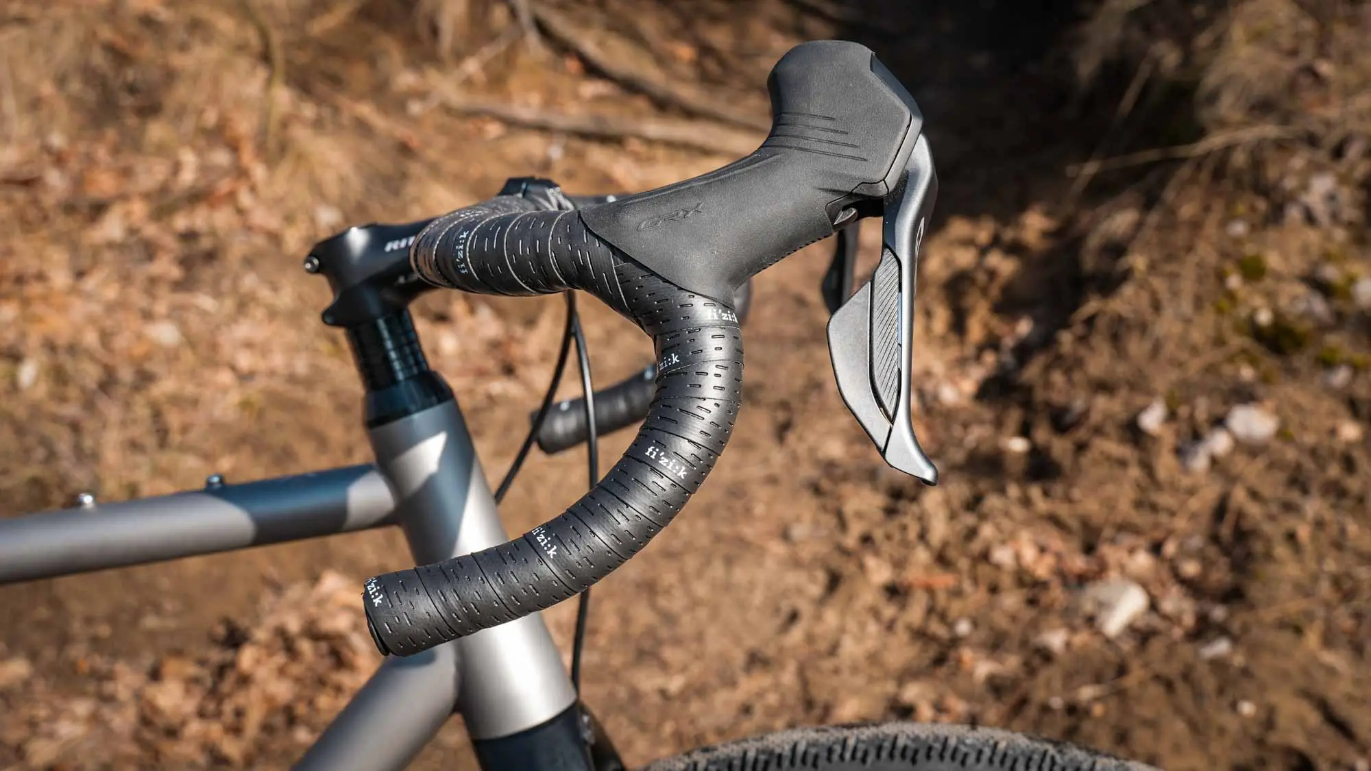 Cockpit und Dropbar Lenker am veloheld.iconX Titan Gravelbike im Detail