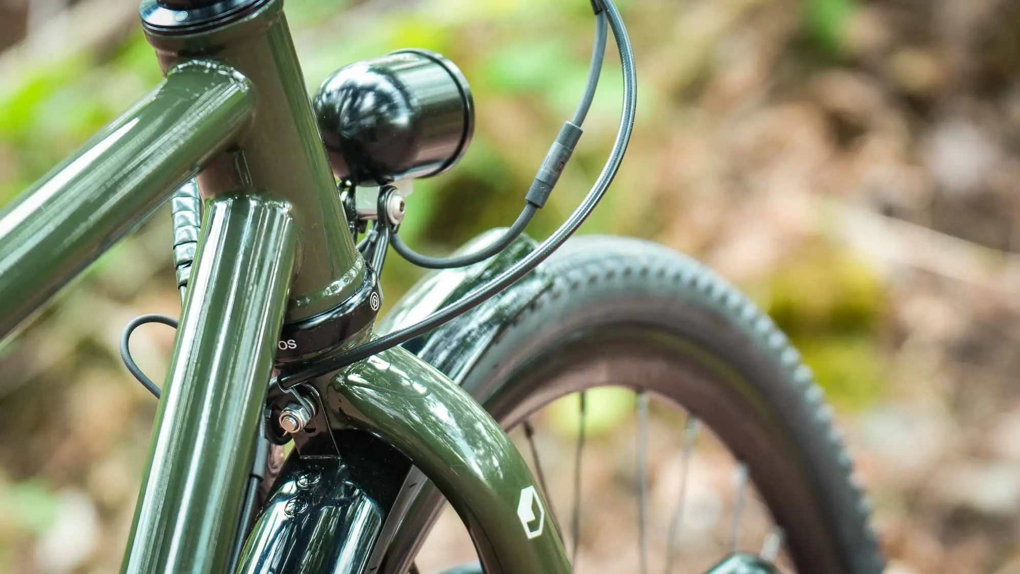 SON headlight and steel fork on the veloheld.alleyX with a lighting system suitable for everyday use.