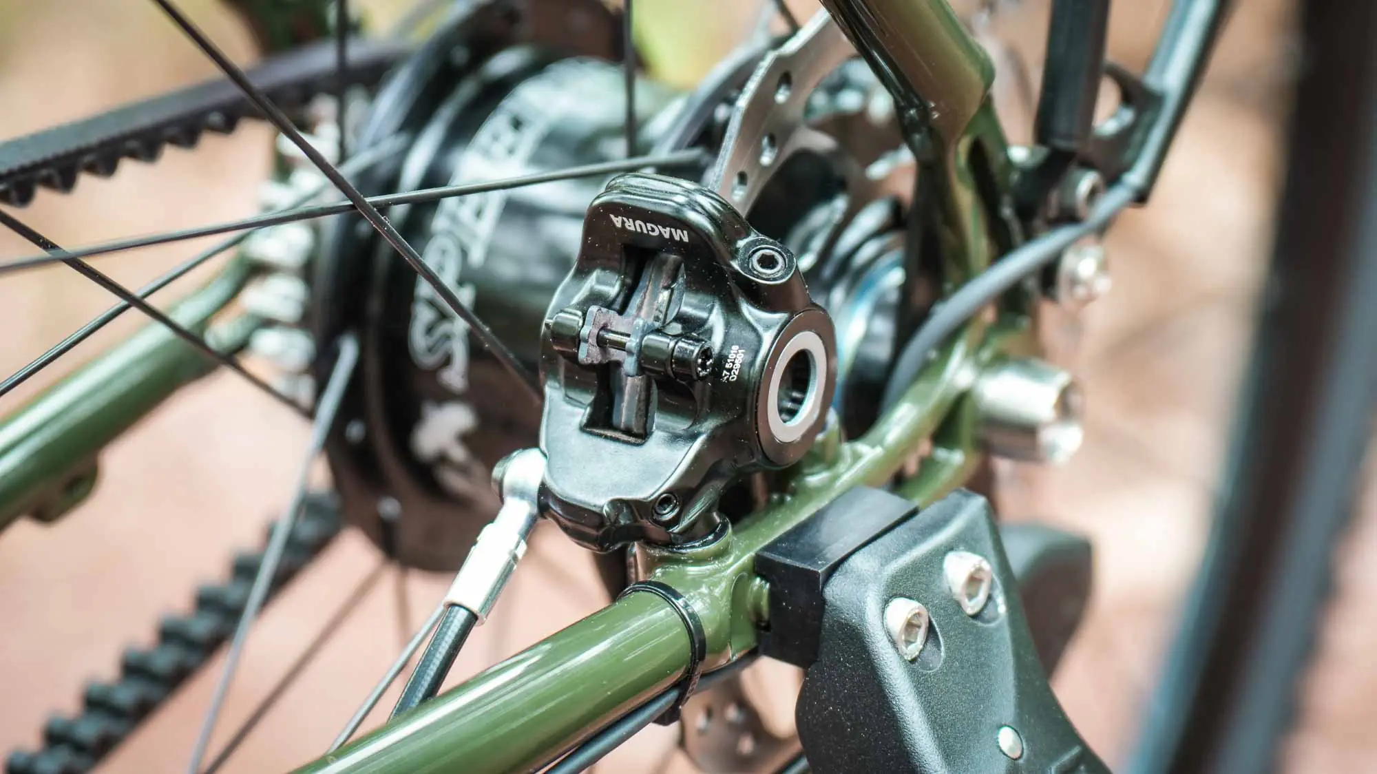 Close-up of the Rohloff Speedhub internal gear hub on the veloheld.alleyX with Gates Carbon Drive belt drive.