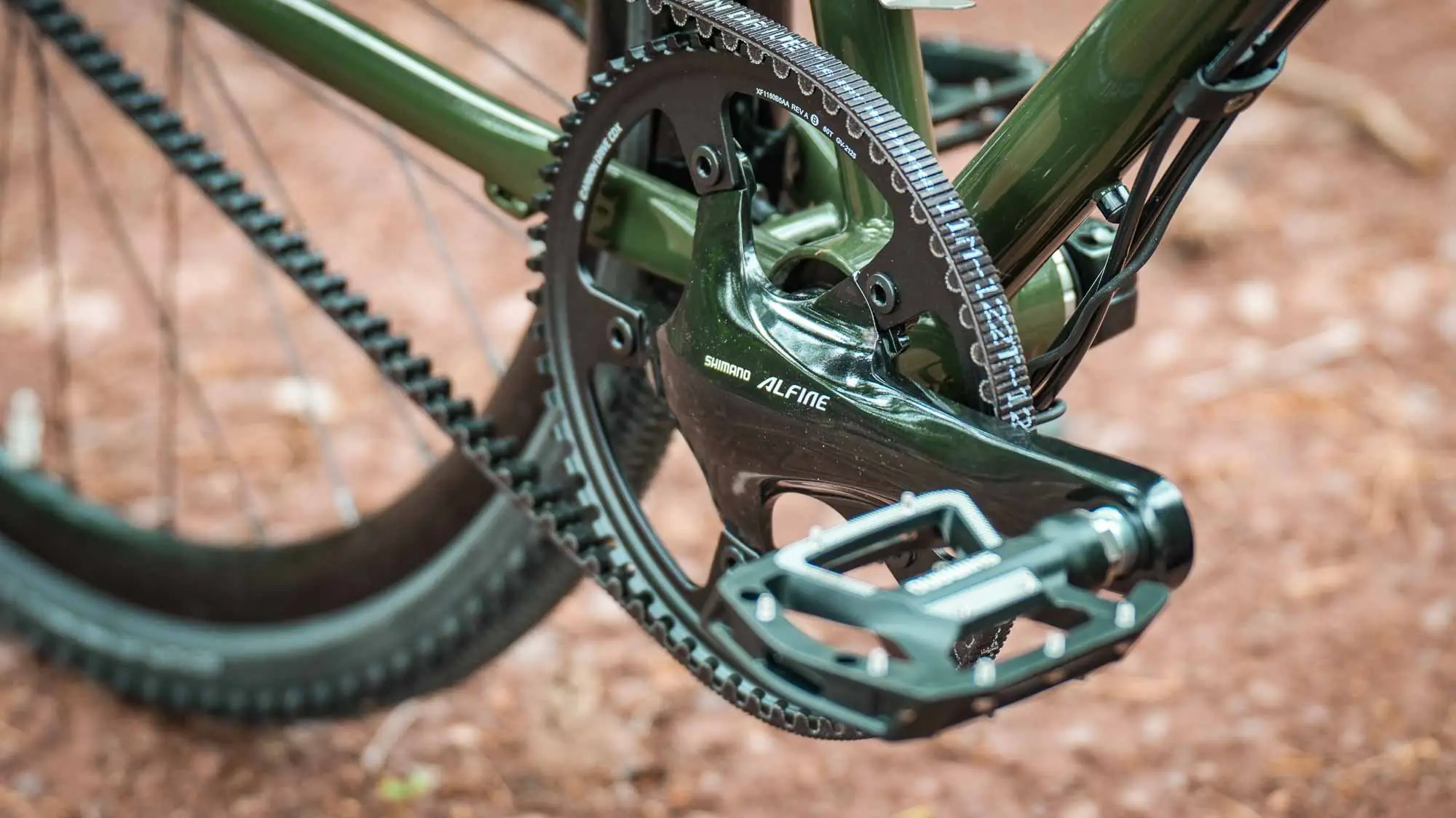 veloheld.alleyX with flat handlebars, a SON headlight and a Rohloff gear hub for everyday use.